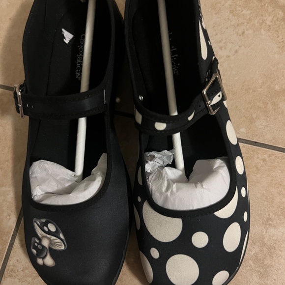 Chocolaticas Black Moosh flat shoes - Picture 2 of 3